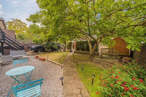 2 bedroom flat to rent, Cadogan Road, Surbiton KT6