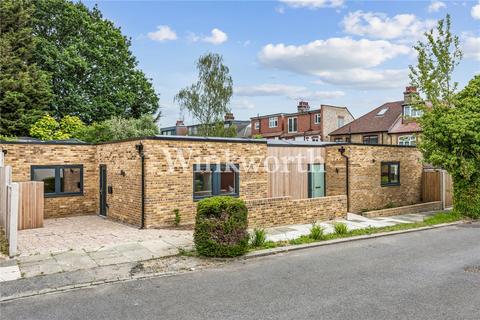 4 bedroom detached house for sale, Beechdale, London, N21