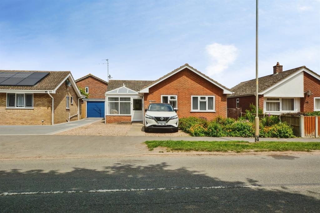 3 bedroom detached bungalow for sale