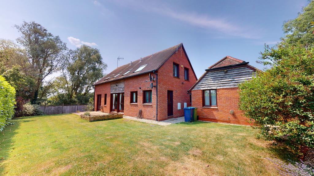 5 bedroom detached house to rent