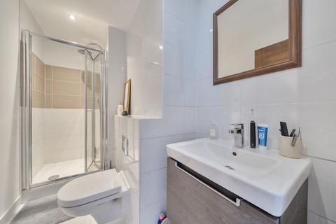 2 bedroom flat for sale, Burnt Oak Broadway, Edgware HA8, Edgware, HA8