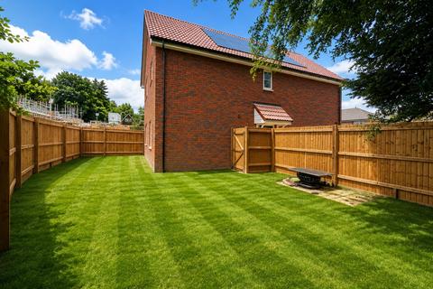 2 bedroom maisonette for sale, Orchard Drive, St. Albans