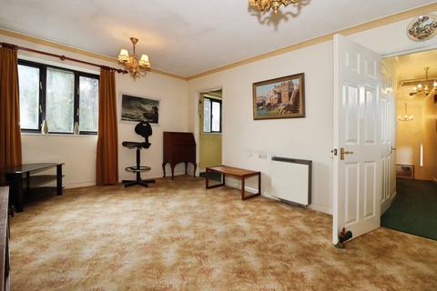 1 bedroom flat for sale, Cleeve Road, Downend, Bristol, BS16