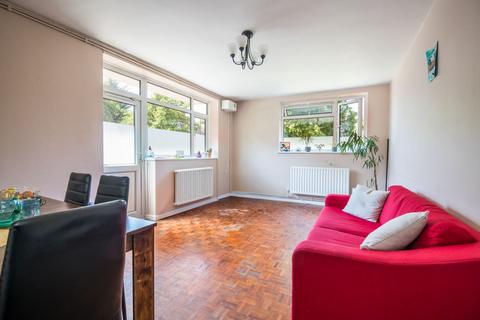 2 bedroom flat for sale, Martin Court, Birch Grove, London