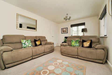 3 bedroom end of terrace house for sale, Wynstones Drive, Gloucester, GL4