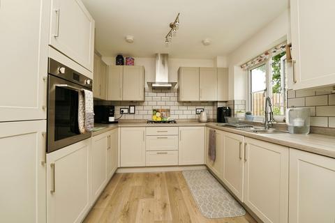 3 bedroom end of terrace house for sale, Wynstones Drive, Gloucester, GL4