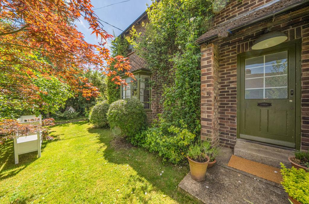3 bedroom semi-detached house for sale in Canterbury on OnTheMarket 3 bedroom semi-detached house for sale in Canterbury on OnTheMarket