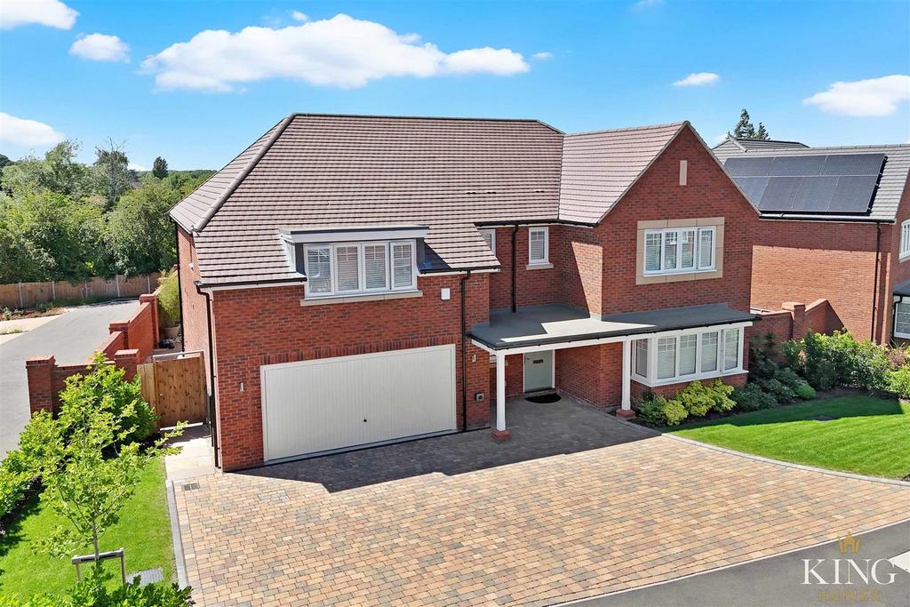 5 bedroom detached house for sale