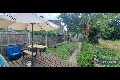 1 bedroom in a house share to rent, Bulwer Road, London, E11