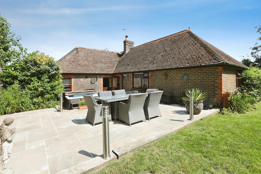 2 bedroom detached bungalow for sale in CRAWLEY on OnTheMarket 2 bedroom detached bungalow for sale in CRAWLEY on OnTheMarket