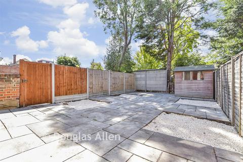 2 bedroom ground floor maisonette for sale, Oak Wood Close, Woodford Green IG8
