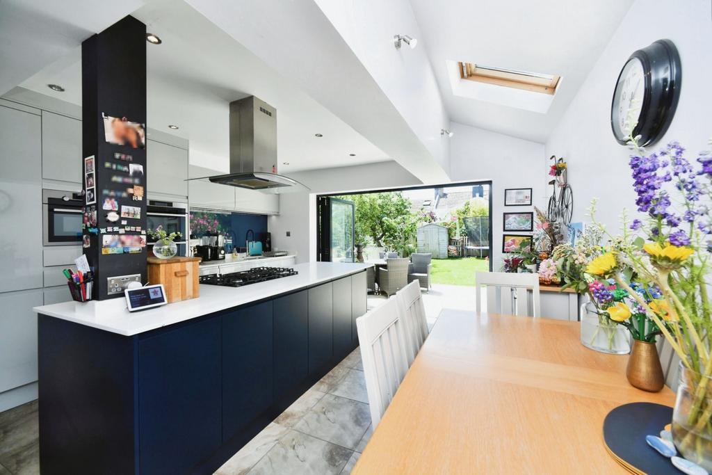 House in Brighton, Round Hill - More