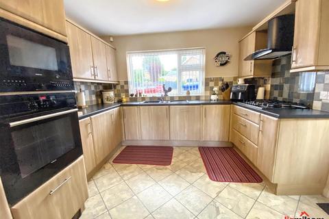 4 bedroom detached house for sale, Brookside, Burton-On-Trent DE15