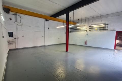 Garage to rent, Bush Walk Worcester WR2 5DT