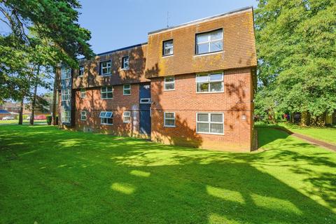 1 bedroom flat for sale, Windsor Close, Bovingdon, Hemel Hempstead