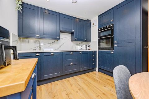 1 bedroom flat for sale, Windsor Close, Bovingdon, Hemel Hempstead