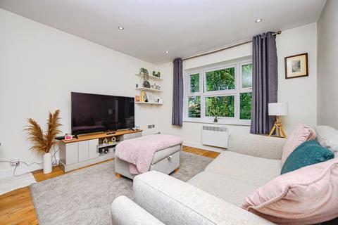 1 bedroom flat for sale, Windsor Close, Bovingdon, Hemel Hempstead