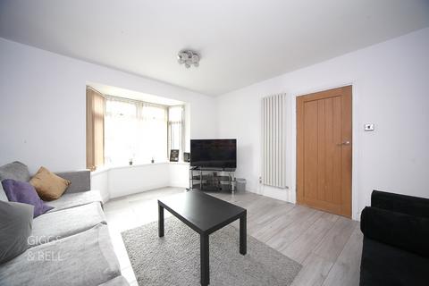 6 bedroom semi-detached house for sale, Cowridge Crescent, Luton, Bedfordshire, LU2