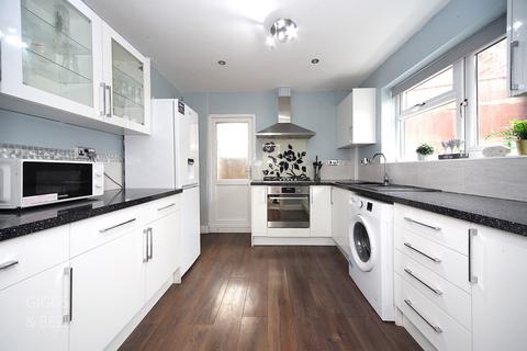 6 bedroom semi-detached house for sale, Cowridge Crescent, Luton, Bedfordshire, LU2