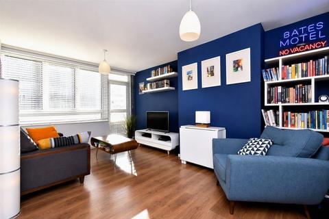 1 bedroom flat for sale, Nunhead Crescent, London SE15
