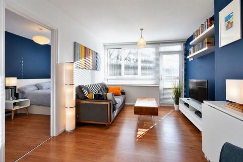 1 bedroom flat for sale, Nunhead Crescent, London SE15