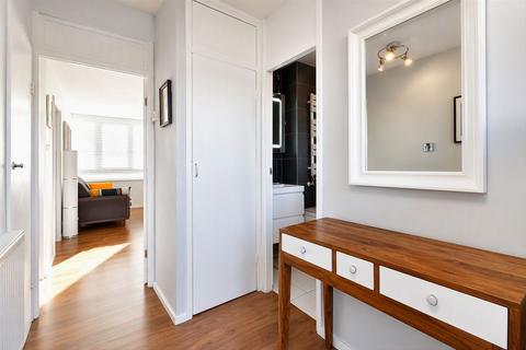 1 bedroom flat for sale, Nunhead Crescent, London SE15