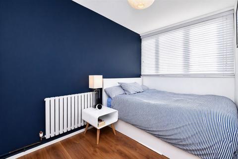 1 bedroom flat for sale, Nunhead Crescent, London SE15