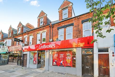 Semi-detached house - Kingsley Park Terrace, Northampton
