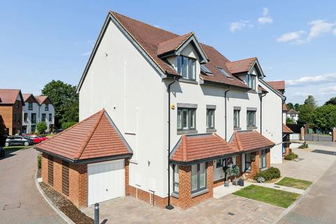 4 bedroom semi-detached house for sale, Apsley Walk, Iver SL0