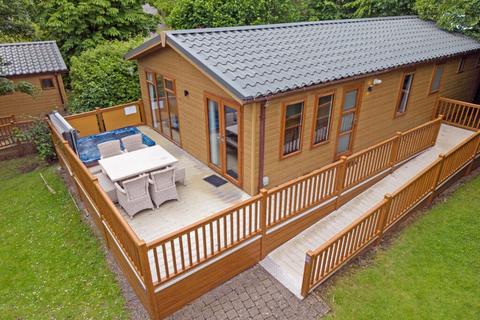 3 bedroom lodge for sale, Cambrian Plantation with hot tub (2013) Cheddar Woods Resort & Spa, Cheddar BS27