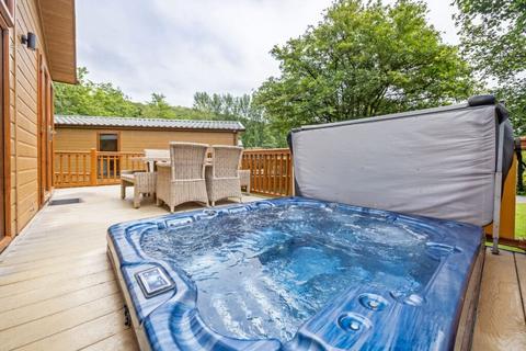 3 bedroom lodge for sale, Cambrian Plantation with hot tub (2013) Cheddar Woods Resort & Spa, Cheddar BS27