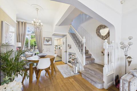 3 bedroom end of terrace house for sale, Cross Street, Farnborough, Hampshire, GU14
