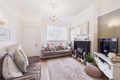 3 bedroom end of terrace house for sale, Cross Street, Farnborough, Hampshire, GU14