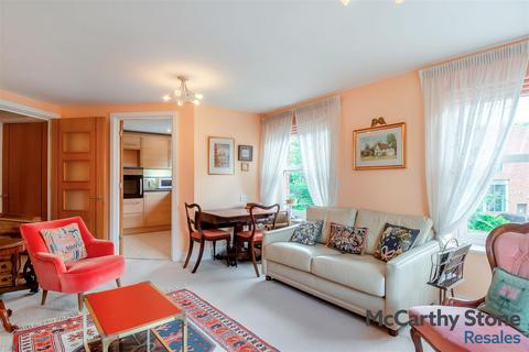 2 bedroom apartment for sale, Peel Court, College Way, Welwyn Garden City, Hertfordshire, AL8 6DG