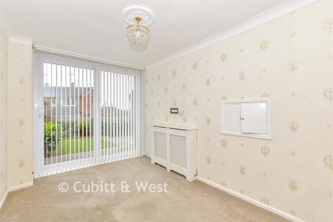 3 bedroom semi-detached house for sale, Oakshott Drive, Havant PO9