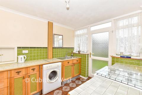 3 bedroom semi-detached house for sale, Oakshott Drive, Havant PO9