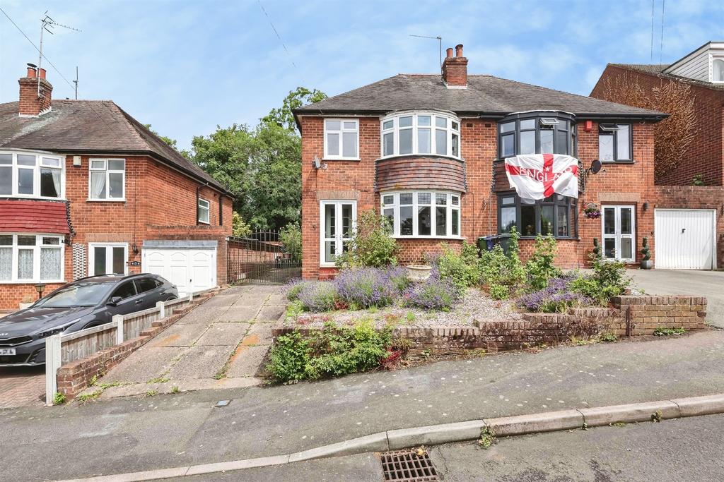 3 bedroom semi-detached house for sale