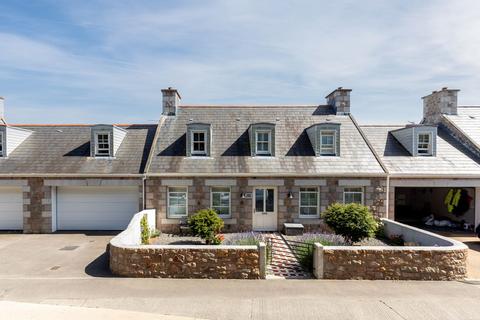 3 bedroom terraced house for sale, Le Mont de la Hague, St Peter JE3