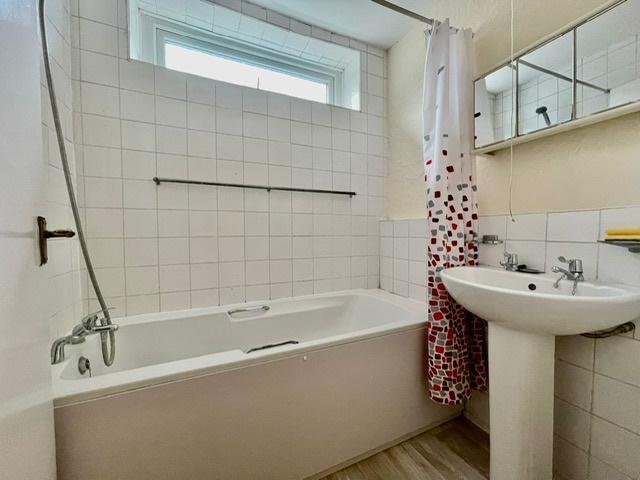 Churchfields, London, E18 - Widok 4