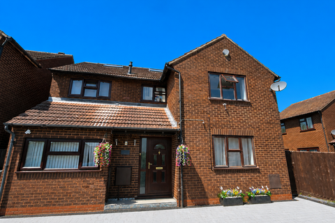 1 bedroom in a house share to rent, Leafield Rise, Milton Keynes, MK8