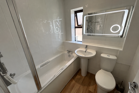 1 bedroom in a house share to rent, Leafield Rise, Milton Keynes, MK8