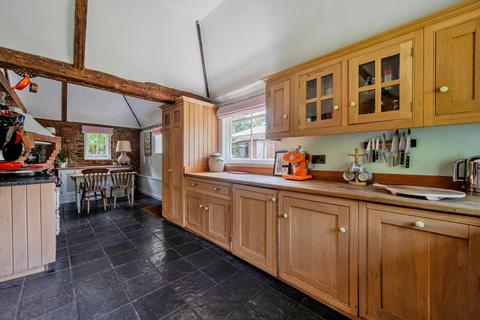 6 bedroom farm house for sale, Wrens Road, Sittingbourne ME9