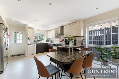 4 bedroom semi-detached house for sale, Grafton Road, Worcester Park, KT4 7HF