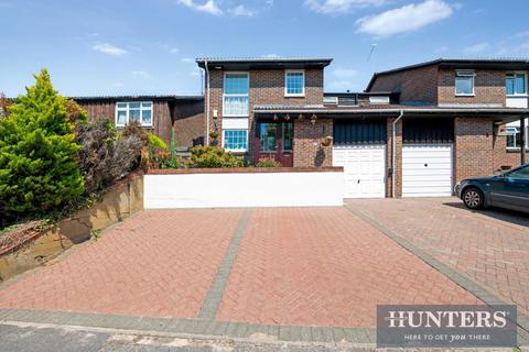 4 bedroom semi-detached house for sale, Grafton Road, Worcester Park, KT4 7HF