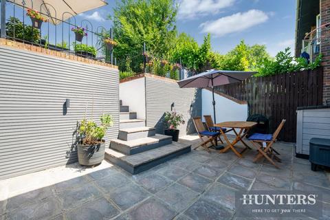 4 bedroom semi-detached house for sale, Grafton Road, Worcester Park, KT4 7HF