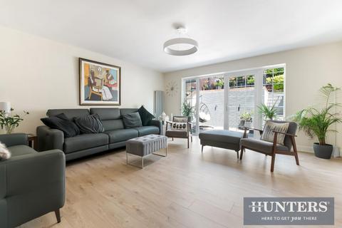 4 bedroom semi-detached house for sale, Grafton Road, Worcester Park, KT4 7HF