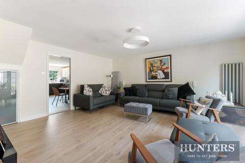 4 bedroom semi-detached house for sale, Grafton Road, Worcester Park, KT4 7HF