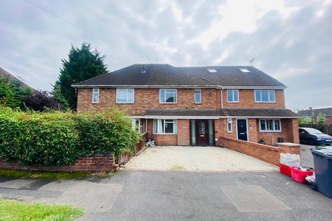 4 bedroom semi-detached house to rent, Edmondscote Road, Leamington Spa, CV32