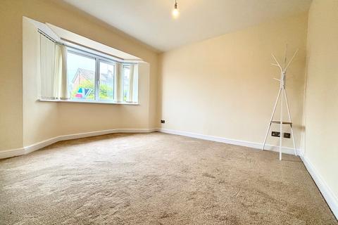 4 bedroom semi-detached house to rent, Edmondscote Road, Leamington Spa, CV32