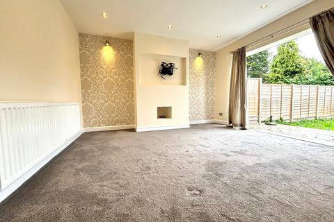 4 bedroom semi-detached house to rent, Edmondscote Road, Leamington Spa, CV32